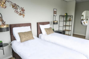 Renovated Suite With Kitchen Acces And Bathroom